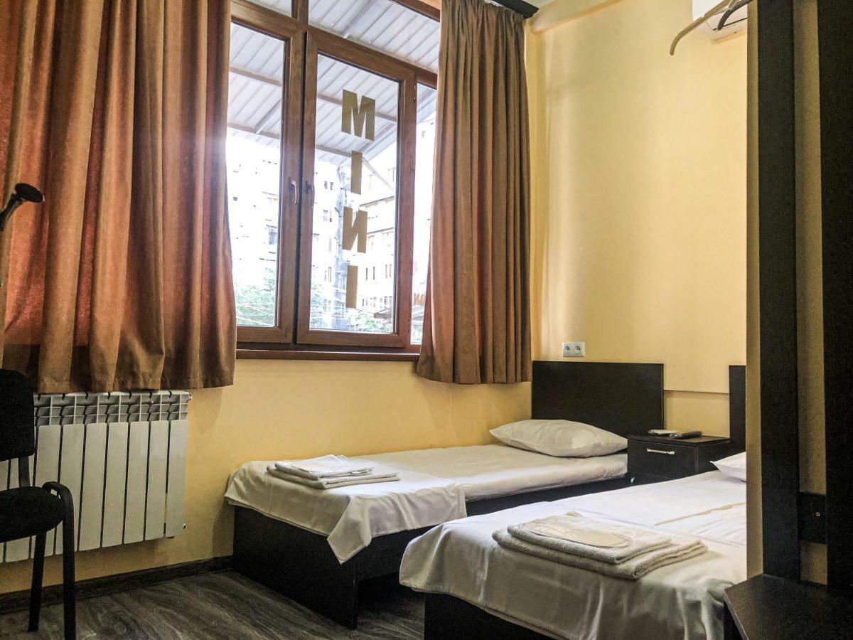 Hotel Victoria Yerevan Exterior photo